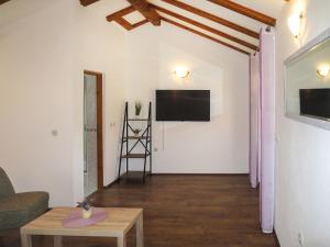 TV a/nebo společenská místnost v ubytování Holiday Home Tone by Interhome + 18 fotografií