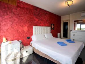 Postel nebo postele na pokoji v ubytování Holiday Home Masia Blanca by Interhome