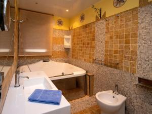 Koupelna v ubytování Holiday Home Masia Blanca by Interhome