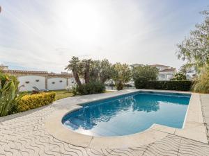Bazén v ubytování Holiday Home Residencia Marítima by Interhome nebo v jeho okolí