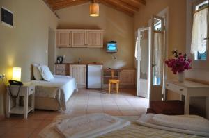 Voodi või voodid majutusasutuse Zefiros Traditional Hotel toas