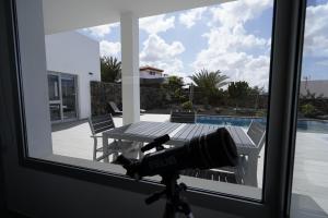 The swimming pool at or close to Casa Achaman - Contemporary style villa with outstanding views