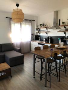 Η κουζίνα ή μικρή κουζίνα στο Villa Bergerac avec Piscine +9 φωτογραφίες