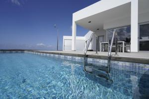 The swimming pool at or close to Casa Achaman - Contemporary style villa with outstanding views