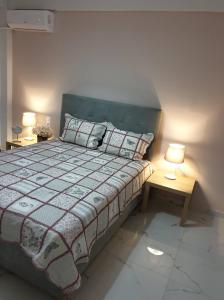 A bed or beds in a room at Eytyhias Yard apartments in Poros