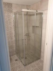 A bathroom at Eytyhias Yard apartments in Poros