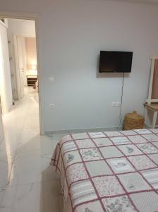 A bed or beds in a room at Eytyhias Yard apartments in Poros