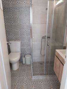 A bathroom at Eytyhias Yard apartments in Poros