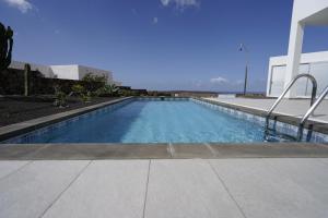 The swimming pool at or close to Casa Achaman - Contemporary style villa with outstanding views