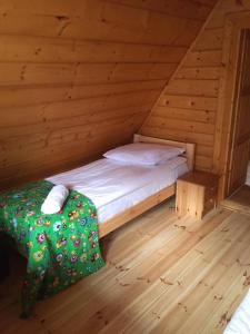 Voodi või voodid majutusasutuse SkiBajkowa Chata toas