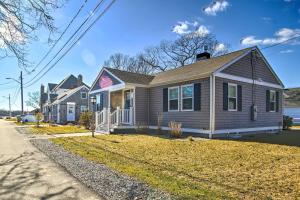 Gallery image of Updated Buzzards Bay Beach Cottage Walk to Shore! in Buzzards Bay