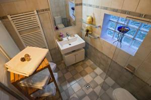 Ένα μπάνιο στο Maistro Beach House +34 φωτογραφίες