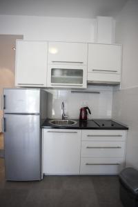 Kuchyňa alebo kuchynka v ubytovaní House Duce (850)