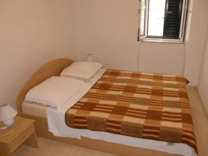 Postel nebo postele na pokoji v ubytování Apartments Primosten (600)