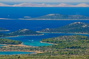 an aerial view of the islands in the water at Robinson House Zut (3467) in Bizikovica