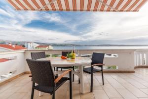 Balkón nebo terasa v ubytování Apartment in Kustici with Seaview, Balcony, Air condition, WIFI (3589-1)