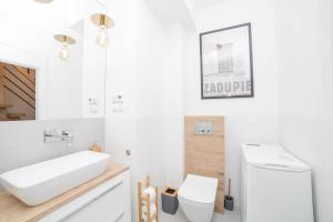 Kúpeľňa v ubytovaní Mrągowo dwupoziomowy Apartament Indygo 85m2 z widokiem na jezioro + 26 fotografií