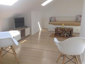 Televízia a/alebo spoločenská miestnosť v ubytovaní Seabreeze Apartments Hvar (199)