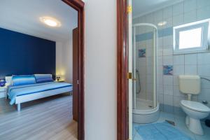 Ett badrum på Guesthouse Brist (610)