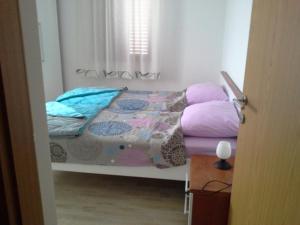 Postel nebo postele na pokoji v ubytování Apartment in Susak with air conditioning, W-LAN (3865-1) + 35 fotografií