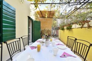 Patio alebo iná vonkajšia časť ubytovania Villa Omis (4183)