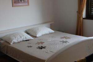 Posteľ alebo postele v izbe v ubytovaní Apartment in Preko with Terrace, Air conditioning, Wi-Fi, Washing machine (4568-4)