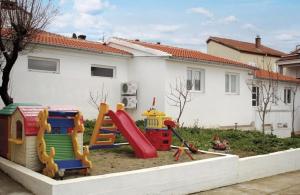 Plac zabaw dla dzieci w obiekcie Apartment in Preko with Terrace, Air conditioning, WIFI, Washing machine (4568-2)