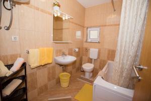 Kúpeľňa v ubytovaní House Lopar (73) + 37 fotografií