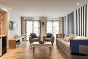 a living room with a couch and two chairs at Vientos de Marbella in Marbella