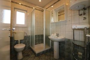 Kúpeľňa v ubytovaní Bungalow Porec (4400-8)