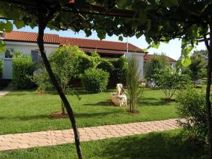 Vonkajšia záhrada v ubytovaní Bungalow Porec (4400-8)