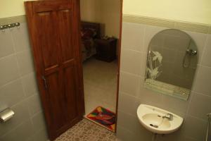 a bathroom with a sink and a mirror at Hotel Milik Kita Syariah in Borobudur
