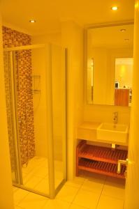 Ванна кімната в Babylon Luxury Villa with Private Pool and indoor Heated Pool