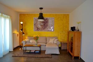 a living room with a couch and a table at Namasté - Ayurveda & Benessere in Lugano