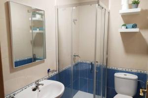 Kúpeľňa v ubytovaní Amplio y céntrico apartamento junto al mar + 20 fotografií