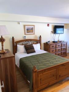 En eller flere senge i et værelse på Muskoka Lakes Hotel and Resorts