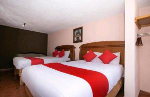 Postel nebo postele na pokoji v ubytování Hotel Real Cortés