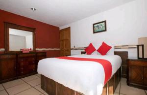 Postel nebo postele na pokoji v ubytování Hotel Real Cortés