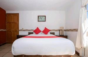Postel nebo postele na pokoji v ubytování Hotel Real Cortés