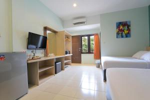 מיטה או מיטות בחדר ב-Sun In Pangandaran Hotel