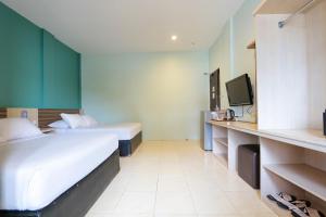 מיטה או מיטות בחדר ב-Sun In Pangandaran Hotel