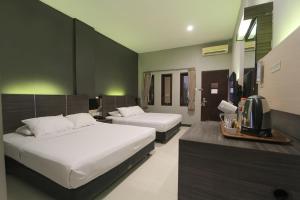 מיטה או מיטות בחדר ב-Sun In Pangandaran Hotel