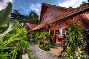 a house with a garden and a patio at Smile House - Fisherman Village in Bophut