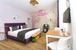 Postel nebo postele na pokoji v ubytování Hotel Wohnbar + 37 fotografií