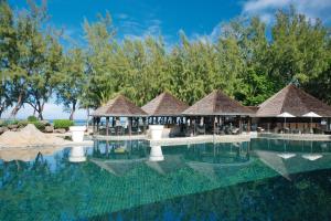 Bazén v ubytování LUX* Saint Gilles Resort nebo v jeho okolí