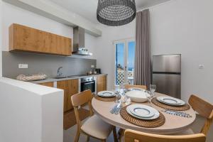 Kuchyň nebo kuchyňský kout v ubytování Luxury Apartment in the Heart of Astypalaia