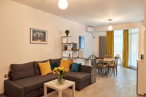 Et opholdsområde på Submarine Apartment Spa n Pool Beach resort