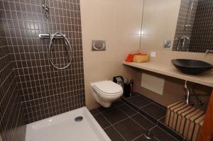 Et badeværelse på Albufeira Villa Okapi + 19 billeder