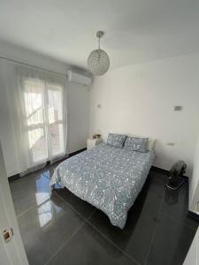 Posteľ alebo postele v izbe v ubytovaní CASA REFORMADA CON TERRAZA/WIFI/AIRE ACONDICIONADO