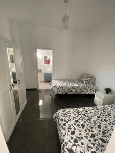 A bed or beds in a room at CASA REFORMADA CON TERRAZA/WIFI/AIRE ACONDICIONADO